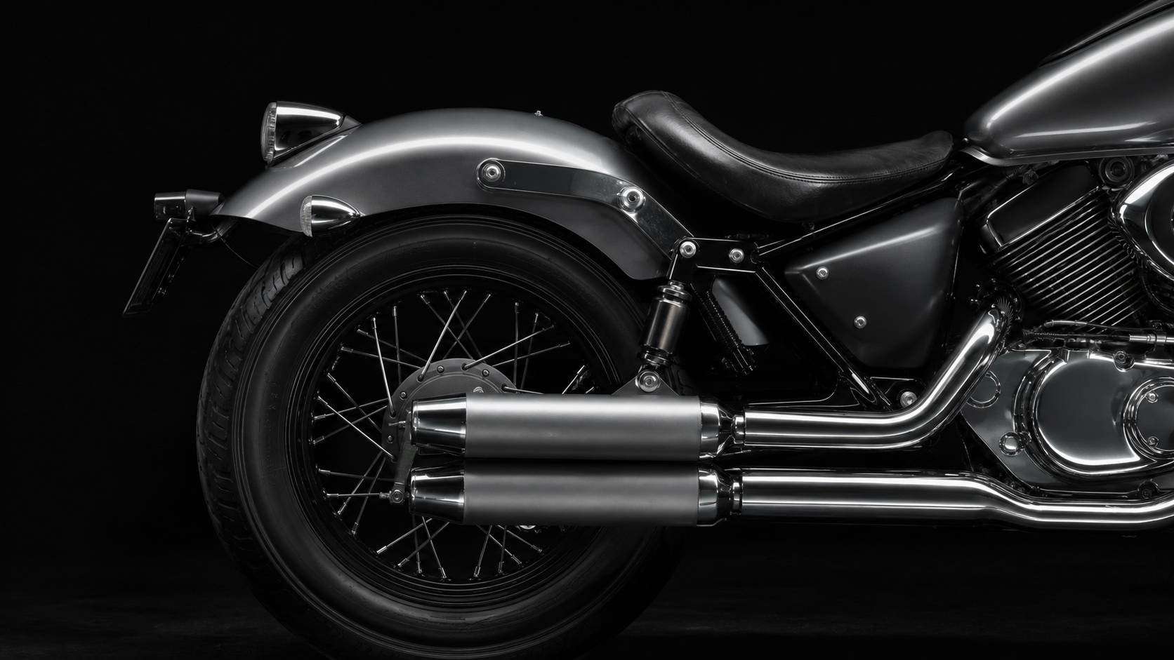 Profil latéral échappement et aile arrière Honda VT125C Shadow chromé