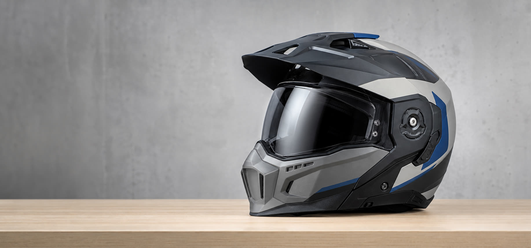 Vue intérieure et mentonnière casque Simpson Darksome