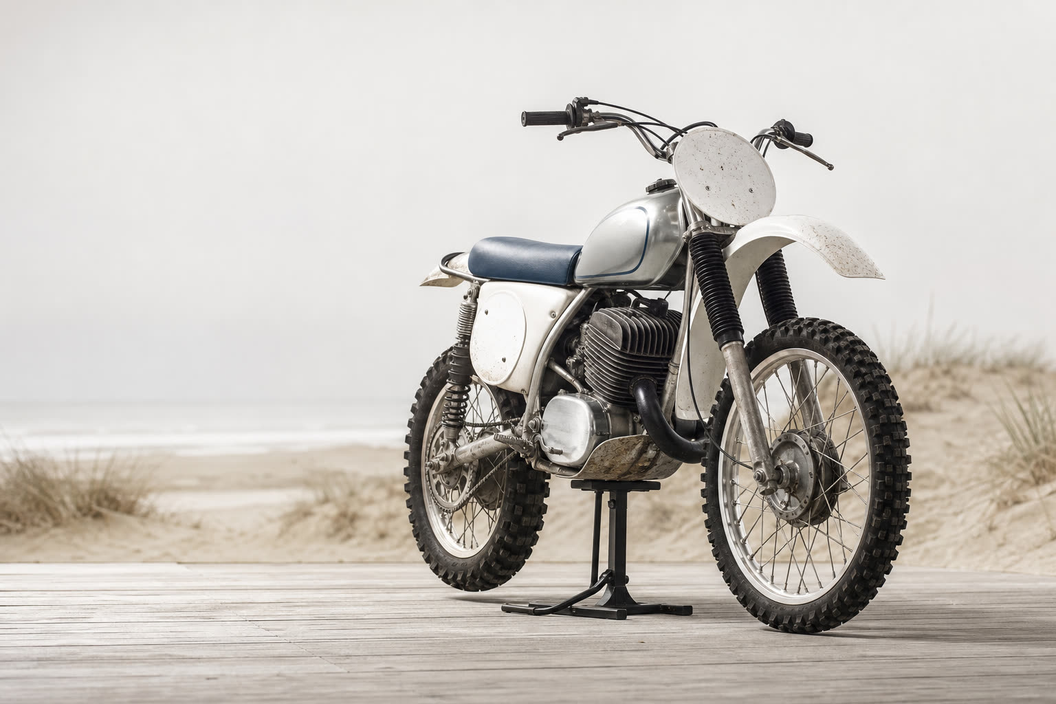 Pilotes Enduropale sur plage sable action intense